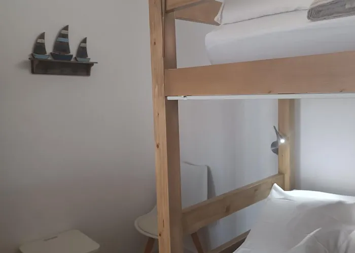 Auberge de jeunesse Cachinnans & *